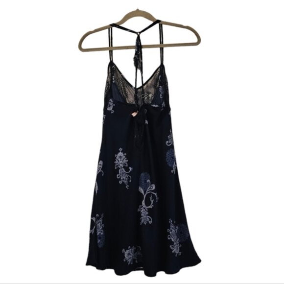 Blue and White La Vie En Rose Women's Paisley Print Lace Nightgown - Picture 2 of 9